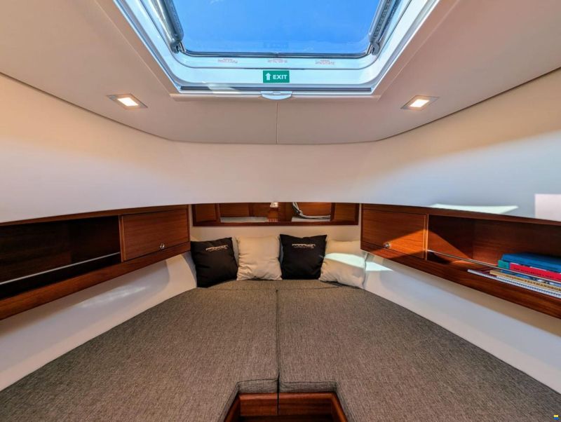 Paragon Yachts 31 Flybridge