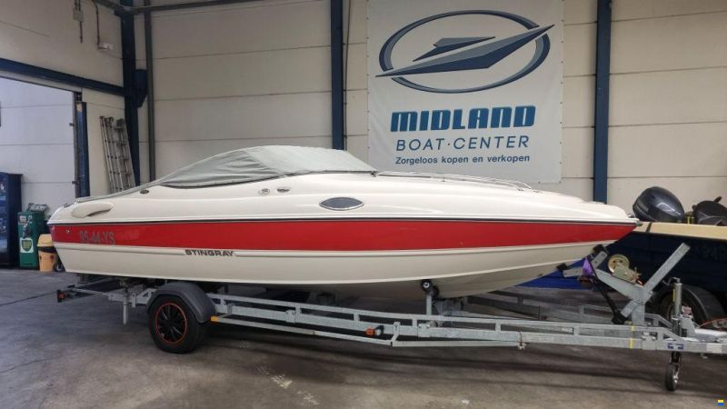 Stingray 205 CX 5.0 MPI met trailer en slechts 14