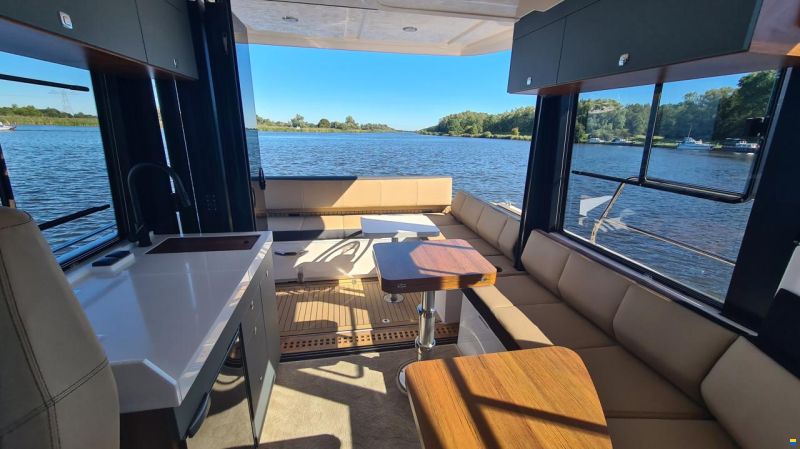 Northman 1050 Trawler | Flybridge option