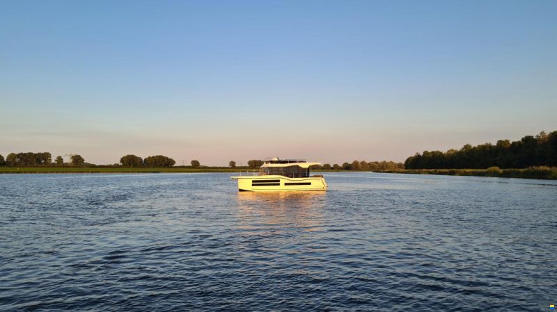 Northman 1050 Trawler | Flybridge option