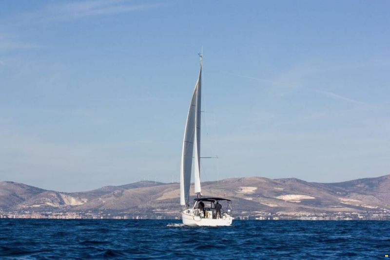 Beneteau Oceanis 38
