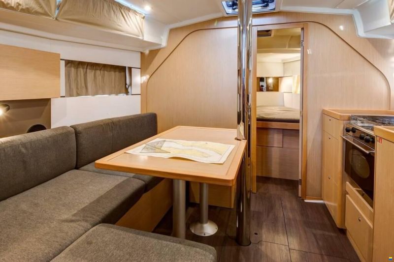 Beneteau Oceanis 38