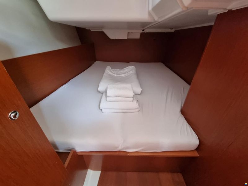 Beneteau Oceanis 38.1