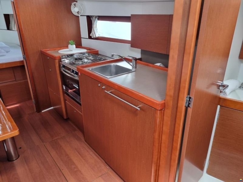 Beneteau Oceanis 38.1