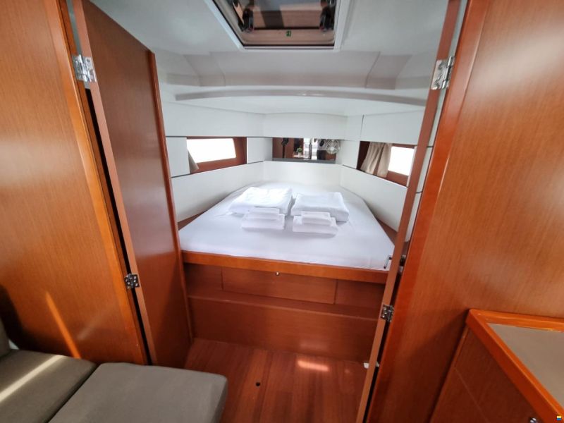 Beneteau Oceanis 38.1