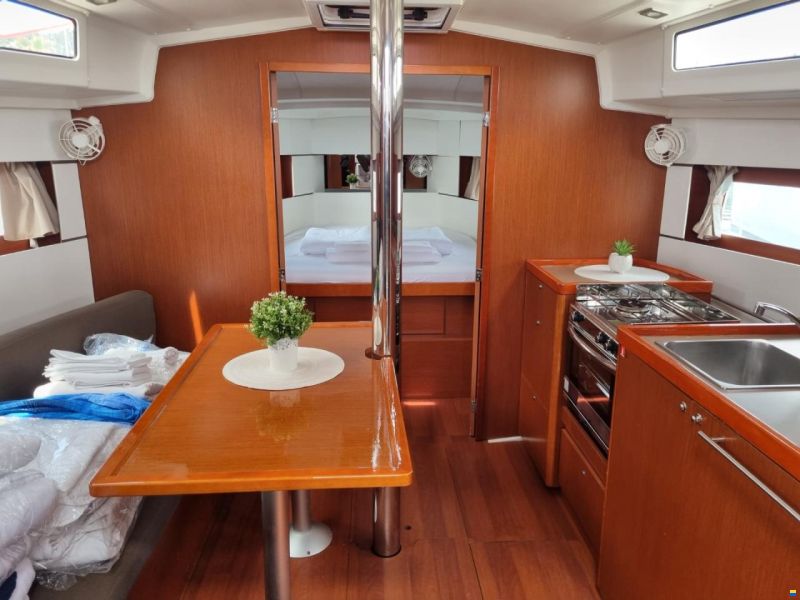 Beneteau Oceanis 38.1