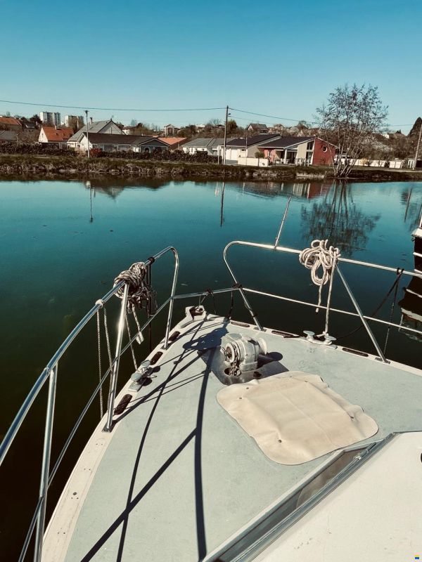 Broom Ocean 37