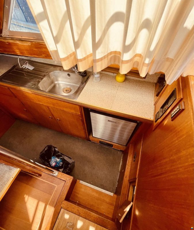 Broom Ocean 37