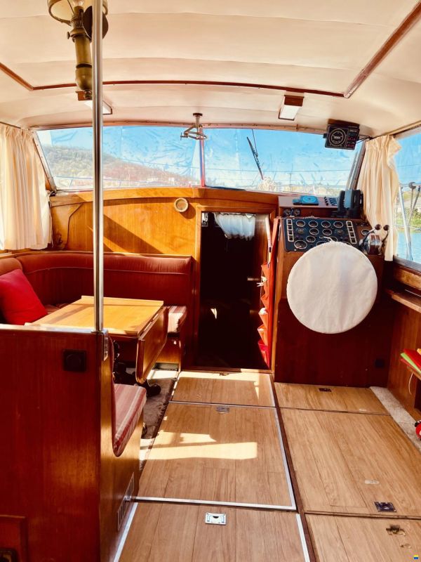 Broom Ocean 37