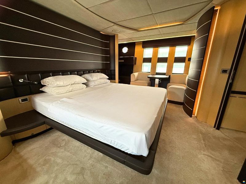 Azimut 86s