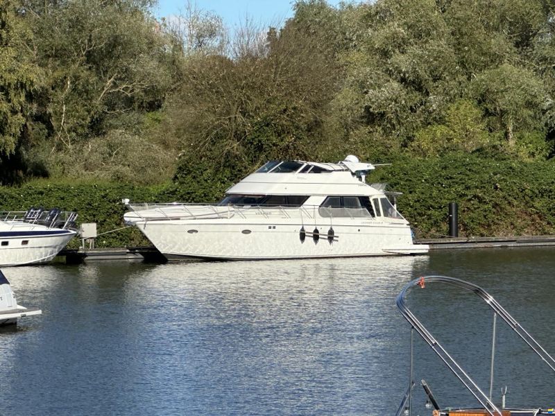 Carver Voyager Pilothouse 450