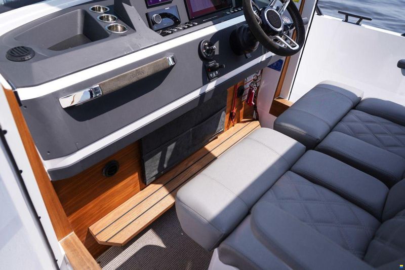 Axopar 28 Cabin