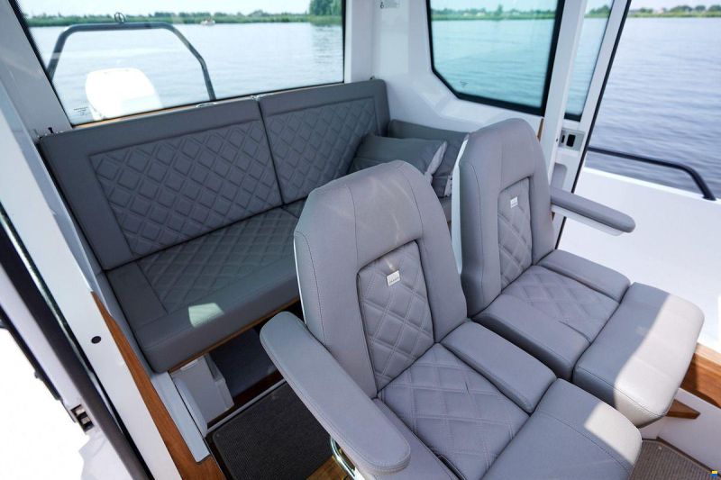 Axopar 28 Cabin