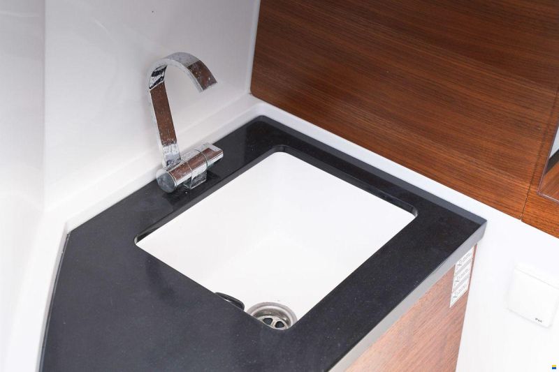 Axopar 28 Cabin