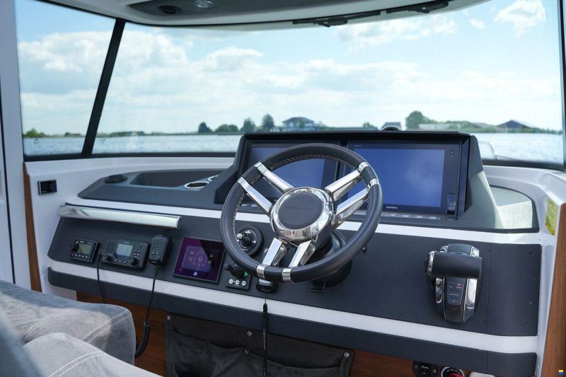 Axopar 28 Cabin