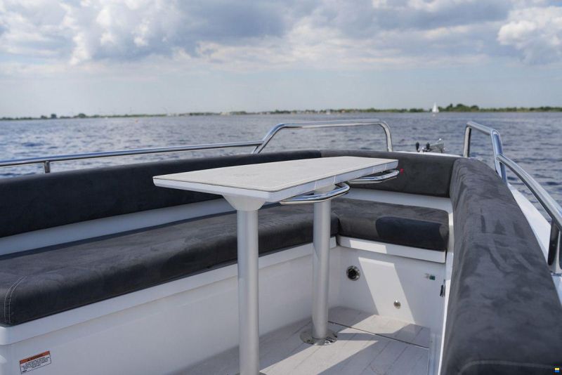 Axopar 28 Cabin