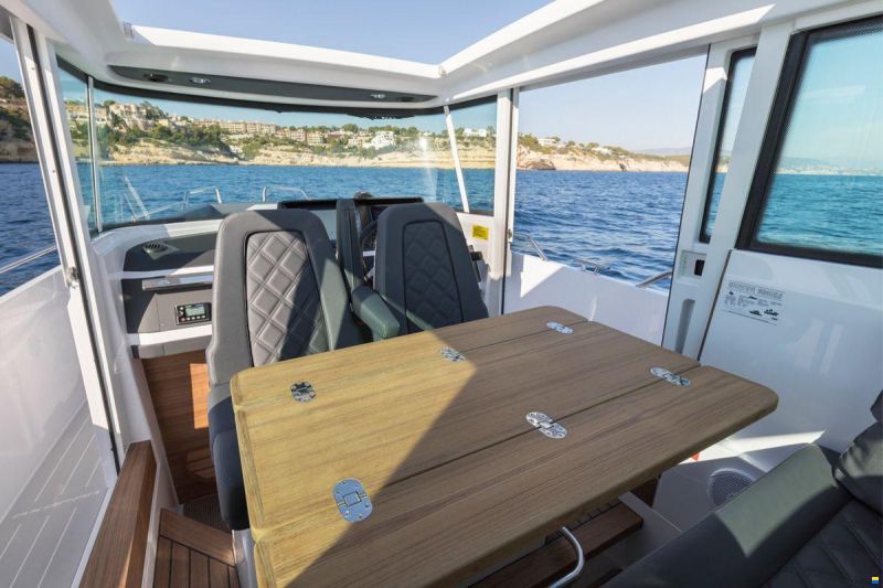 Axopar 28 Cabin