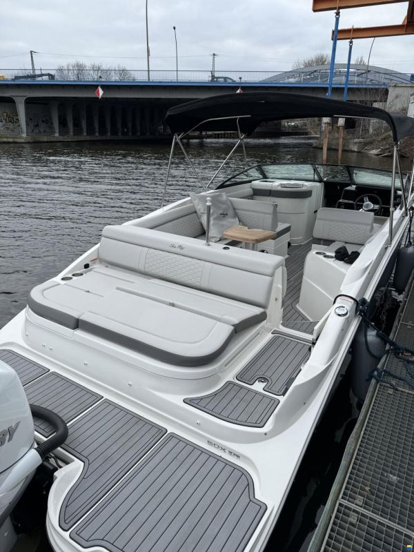Sea Ray SDX 270 Outboard