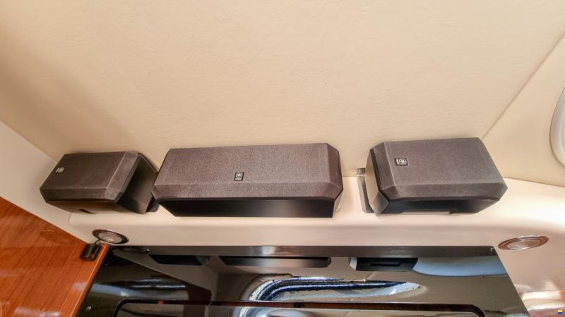 Regal 4060 Commodore