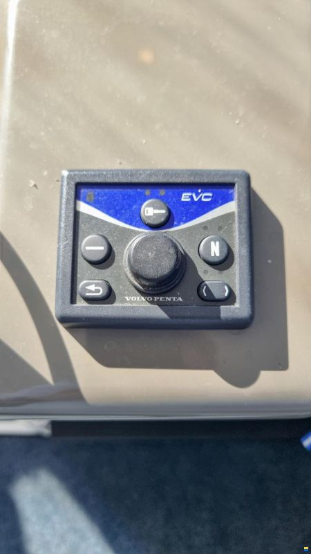 Regal 4060 Commodore