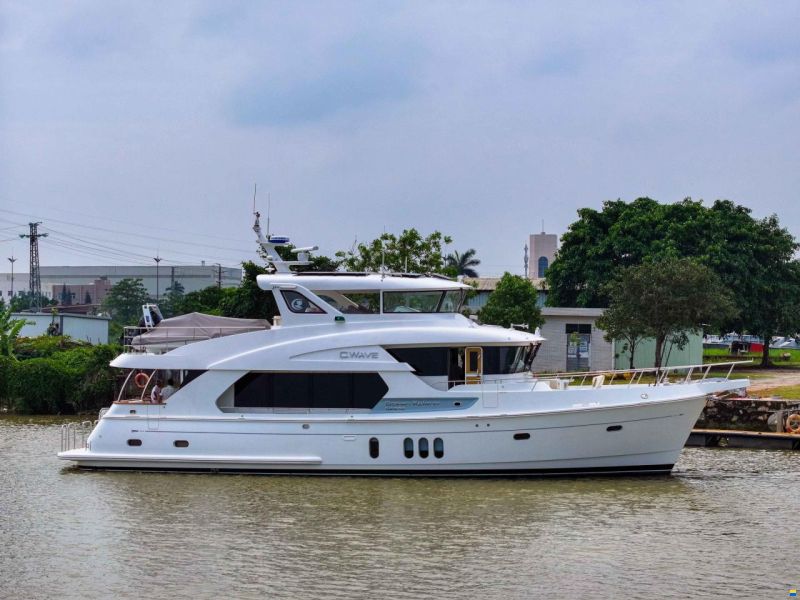 Selene 64' Explorer