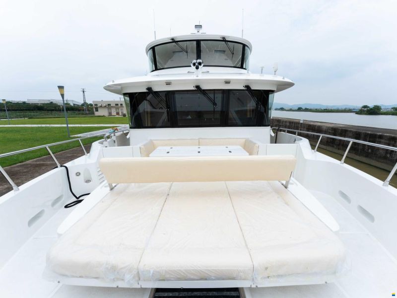 Selene 64' Explorer