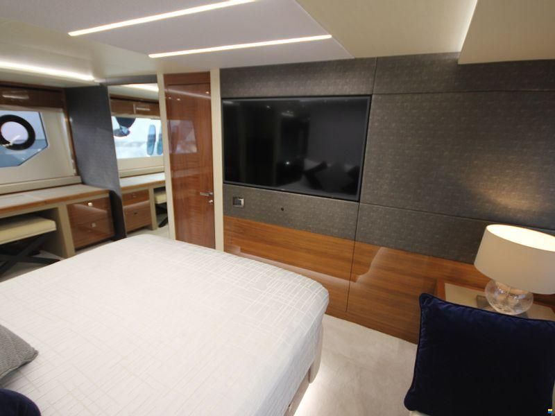 Sunseeker 76 Yacht