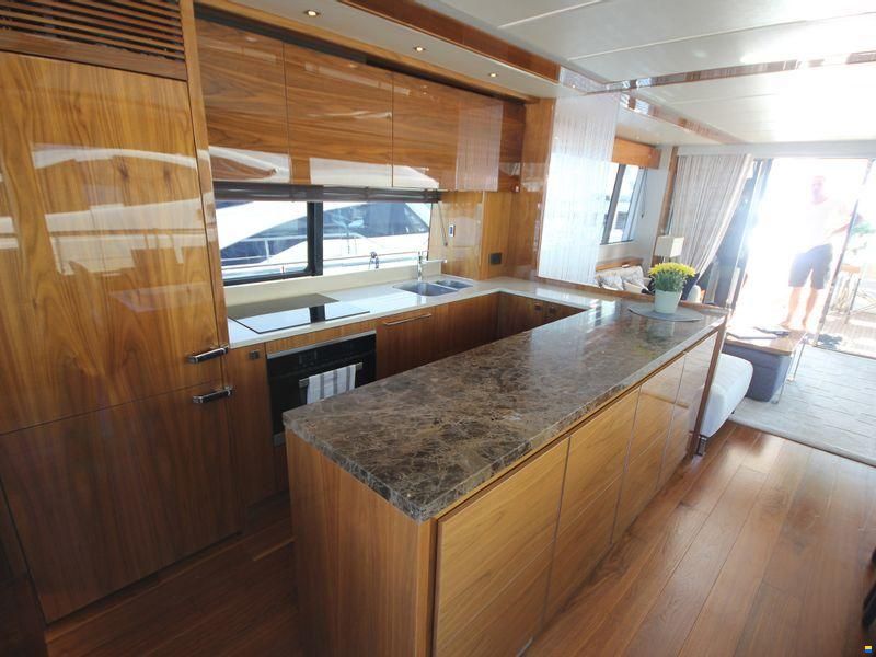 Sunseeker 76 Yacht