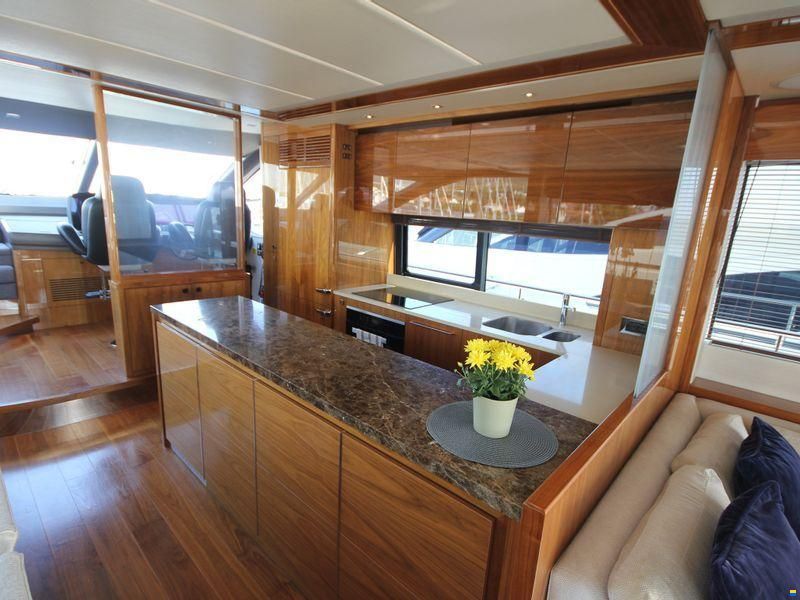 Sunseeker 76 Yacht
