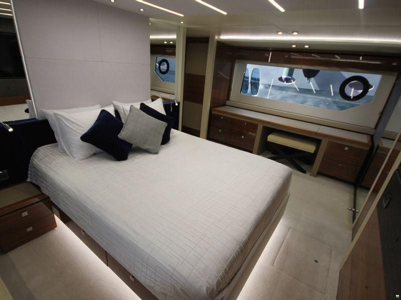 Sunseeker 76 Yacht