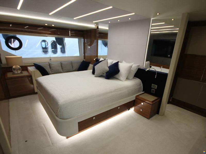 Sunseeker 76 Yacht