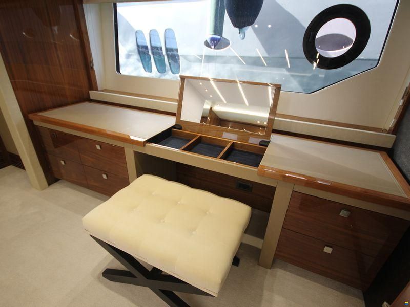 Sunseeker 76 Yacht