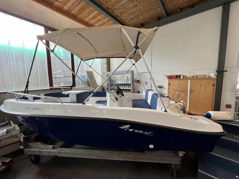 Nireus 490 Comfort / Diverse Farben