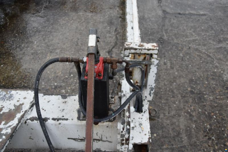 Hydraulikhubwagen mit Segelbootböcken