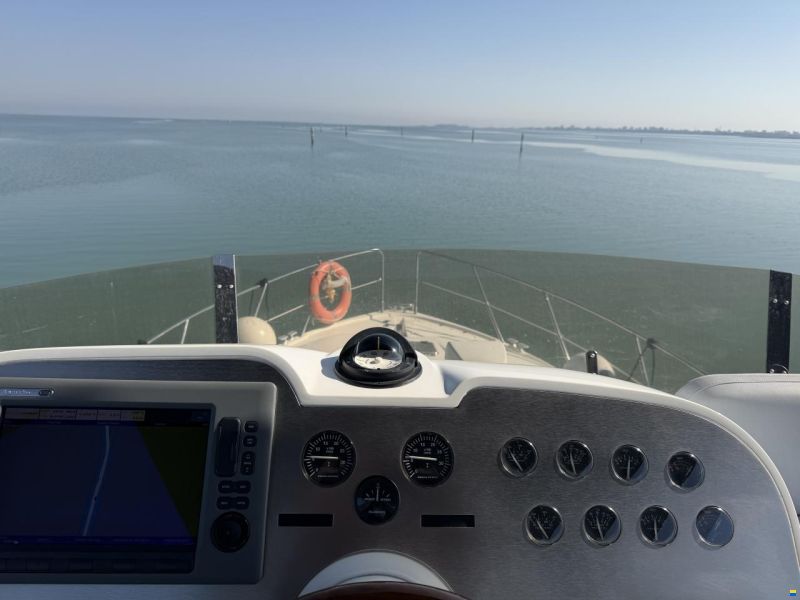 Sealine F42/5