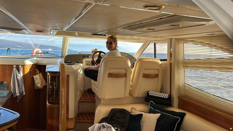 Sealine F42/5