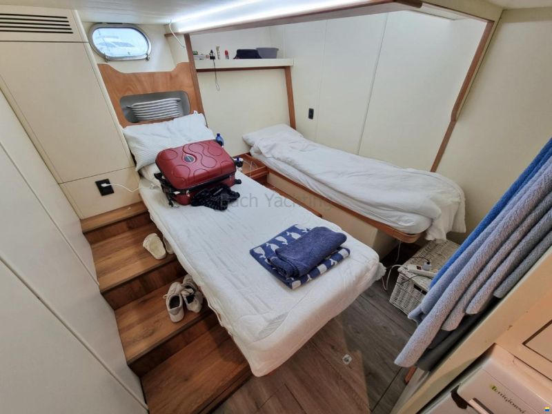 Ferretti 68