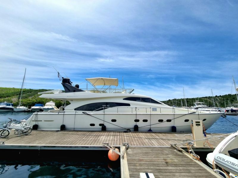 Ferretti 68