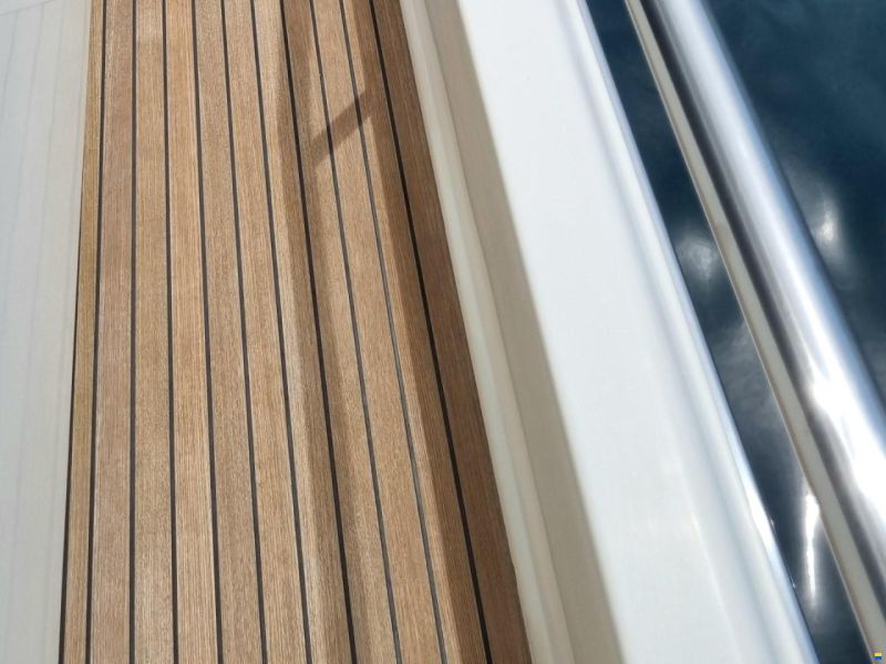 Ferretti 68