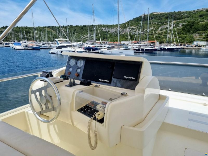 Ferretti 68