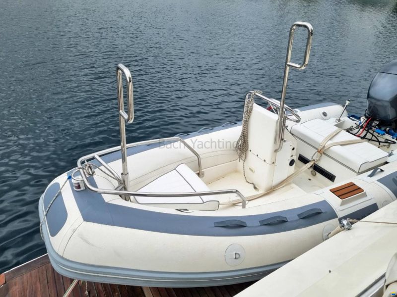 Ferretti 68