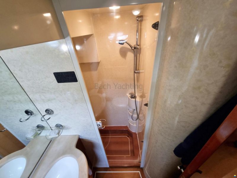 Ferretti 68