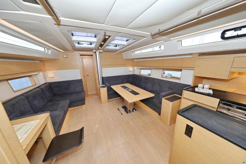 Hanse 548
