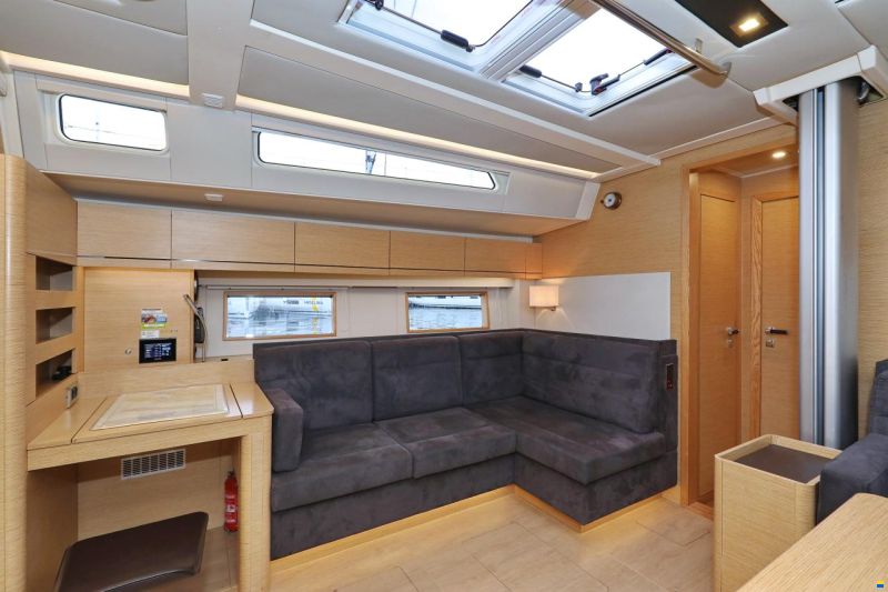 Hanse 548