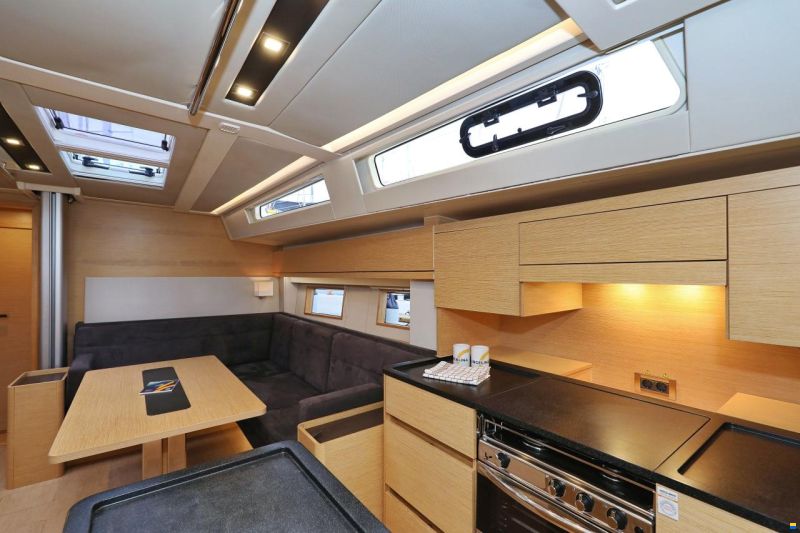 Hanse 548