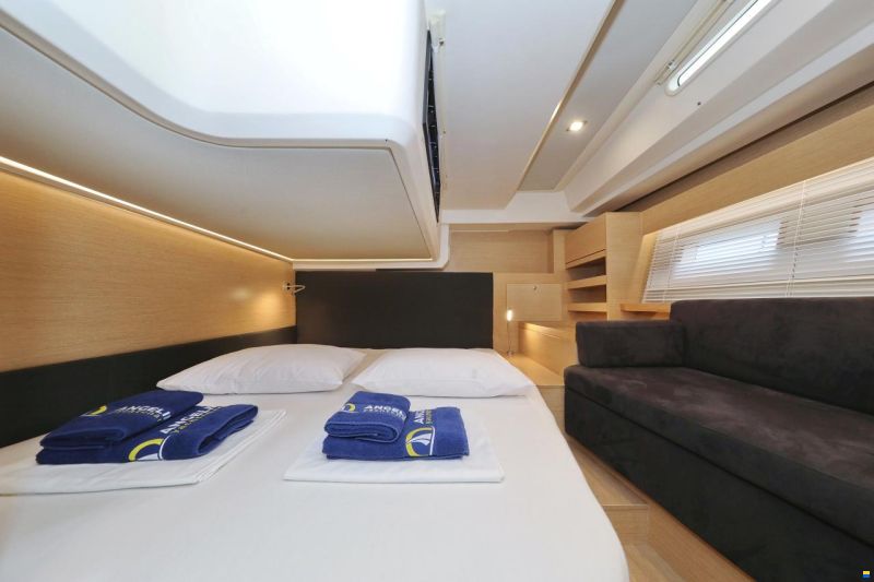 Hanse 548