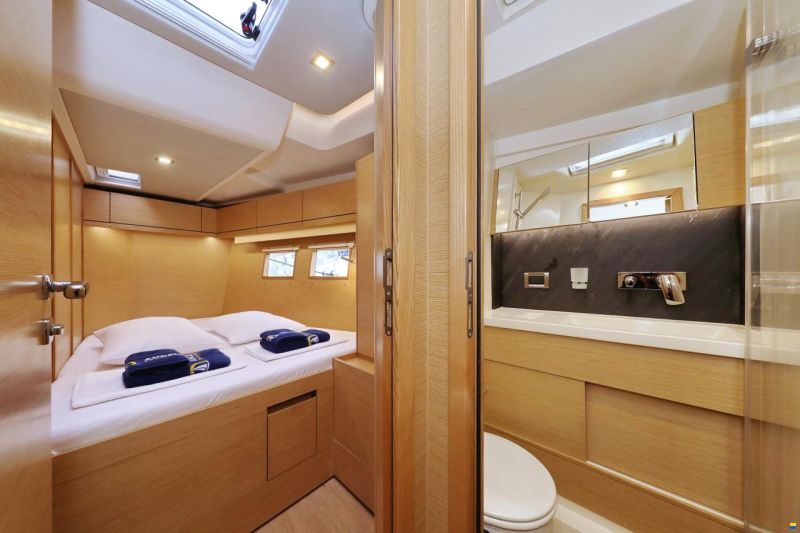 Hanse 548