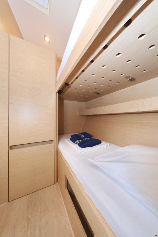 Hanse 548