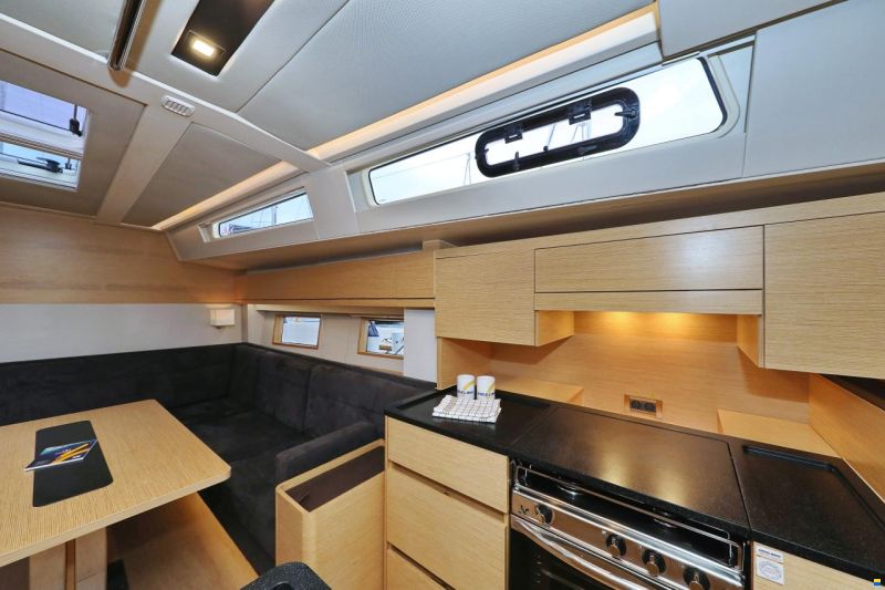 Hanse 548