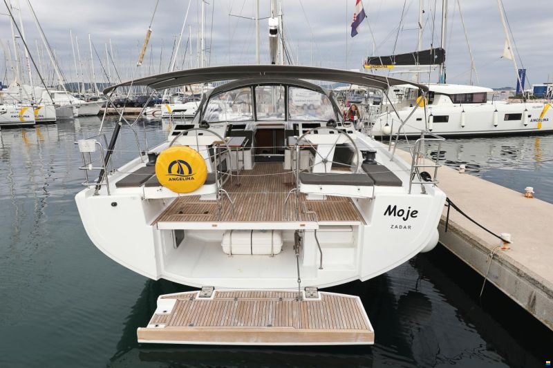 Hanse 548